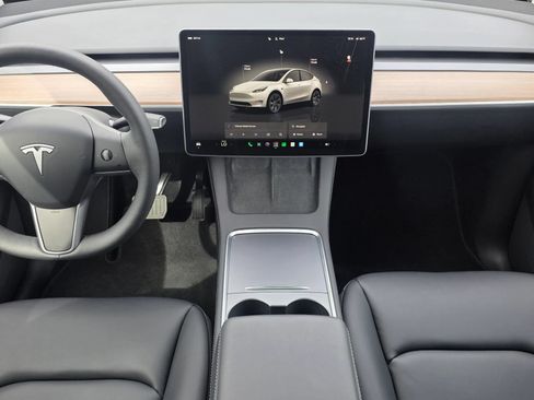 Used 2025 Tesla Model Y Long Range RWD image 15