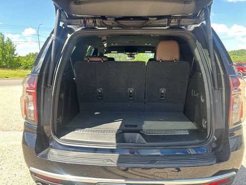 Used 2023 Chevrolet Tahoe High Country AWD/4WD image 12