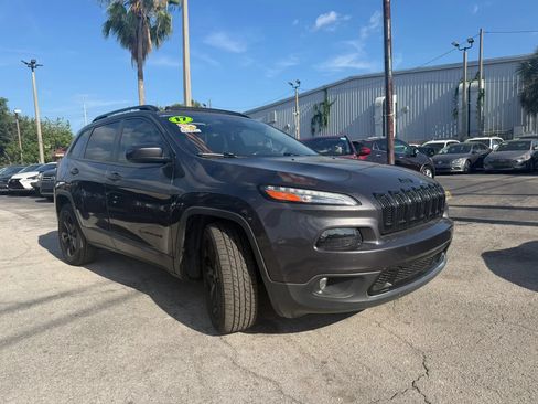 Used 2017 Jeep Cherokee High Altitude w/ Technology Group FWD image 3