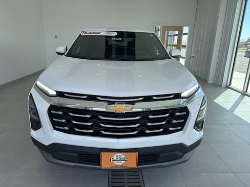 Used 2025 Chevrolet Equinox LT FWD image 2