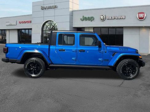 Used 2022 Jeep Gladiator Sport AWD/4WD image 8
