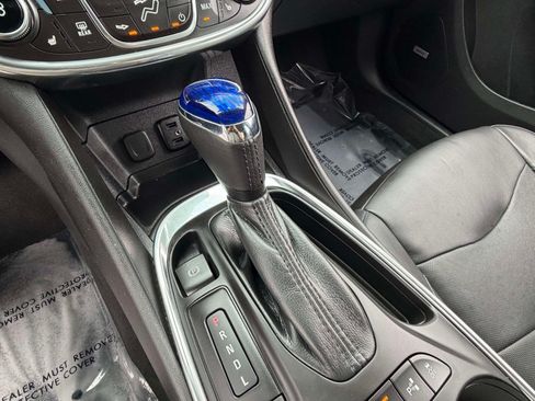 Used 2016 Chevrolet Volt Premier w/ Driver Confidence Package FWD image 11