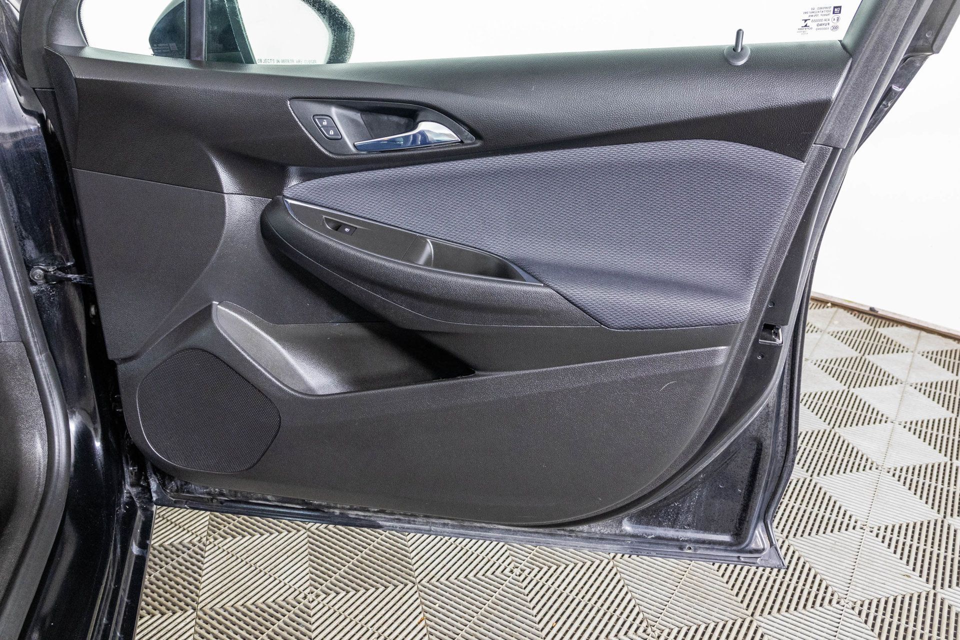 Used 2017 Chevrolet Cruze LS FWD image 43