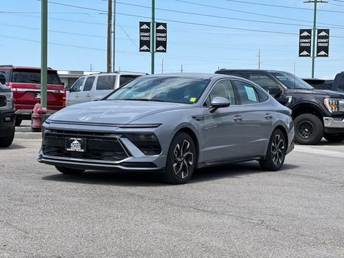 Used 2025 Hyundai Sonata SEL FWD image 3