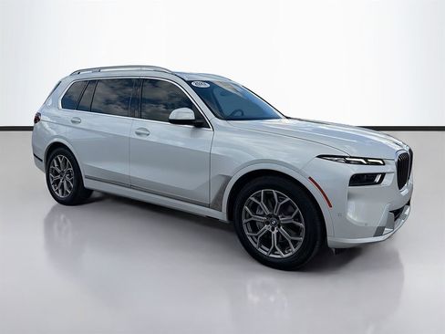 Used 2023 BMW X7 xDrive40i w/ Executive Package image 3