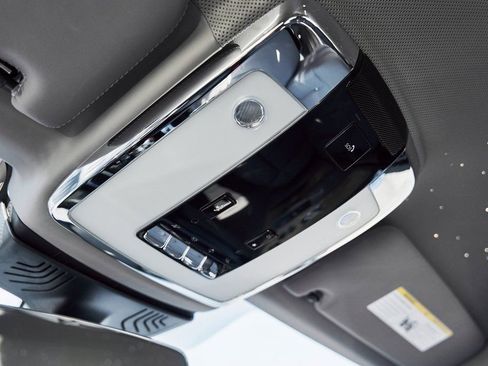 Used 2025 Rolls-Royce Phantom Sedan RWD image 93