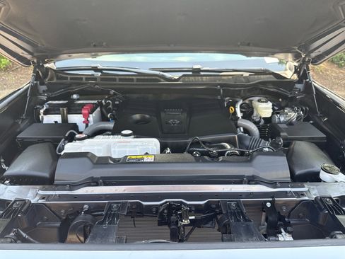 Used 2025 Toyota Tundra Limited AWD/4WD image 33