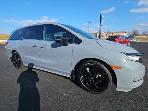 Certified 2024 Honda Odyssey Sport image 3