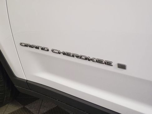 Used 2024 Jeep Grand Cherokee Limited image 6