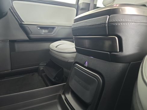 Used 2025 Rivian R1S Adventure Dual AWD/4WD image 31