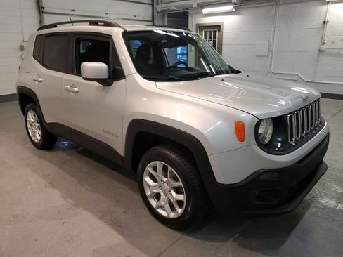 Used 2016 Jeep Renegade Latitude AWD/4WD image 9