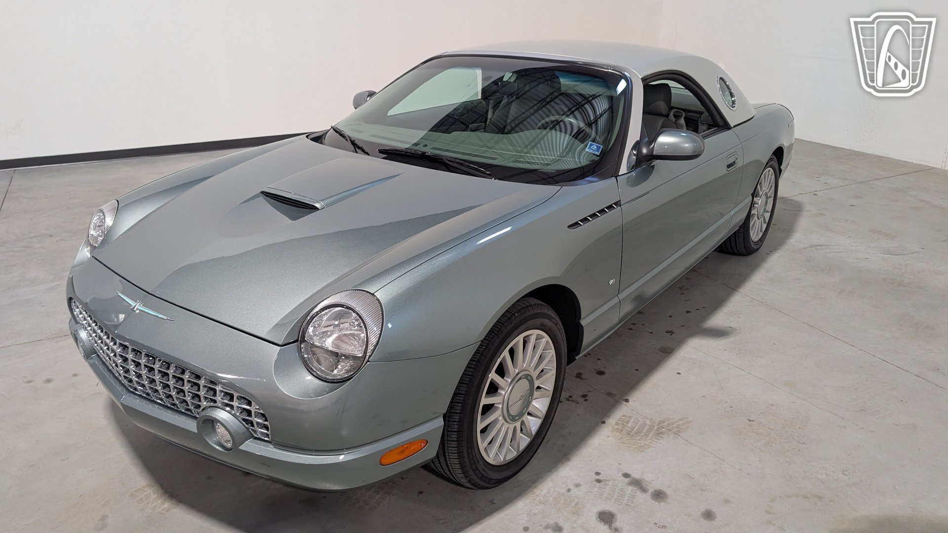 Used 2004 Ford Thunderbird Pacific Coast RWD image 2
