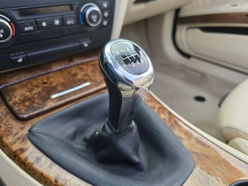 Used 2008 BMW 335i Convertible w/ Premium Pkg image 35