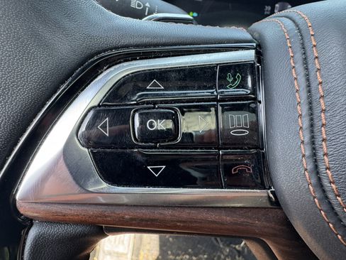 Used 2022 Jeep Grand Cherokee Summit w/ Advanced Protech Group IV AWD/4WD image 31