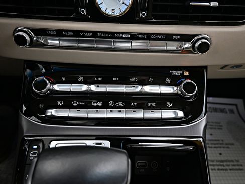 Used 2018 Genesis G90 5.0 Ultimate image 19