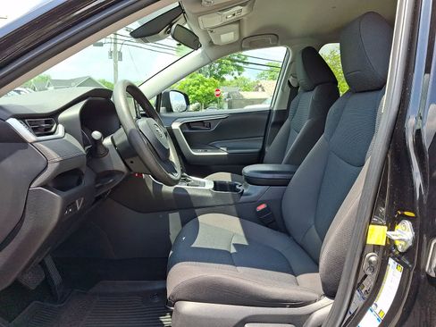 Certified 2022 Toyota RAV4 LE AWD/4WD image 17