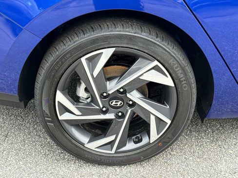 Certified 2025 Hyundai Elantra Sport image 17