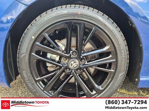 Used 2025 Toyota Camry SE FWD image 9