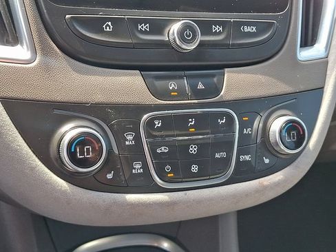 Used 2021 Chevrolet Malibu LT FWD image 15