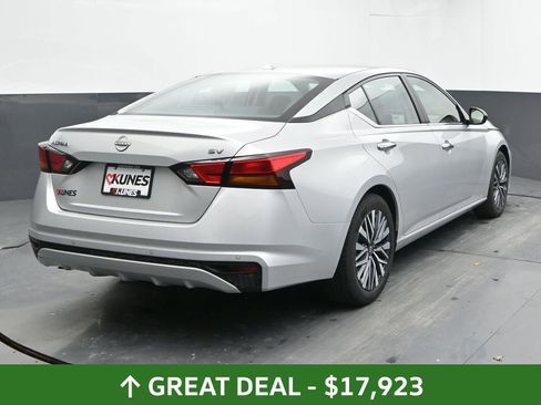 Used 2024 Nissan Altima 2.5 SV FWD image 11