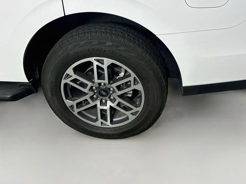 Used 2025 Ford Expedition Active AWD/4WD image 11