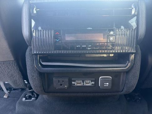 Used 2022 Jeep Wagoneer Series II AWD/4WD image 23