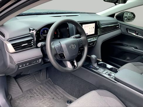 Used 2025 Toyota Camry LE AWD/4WD image 17