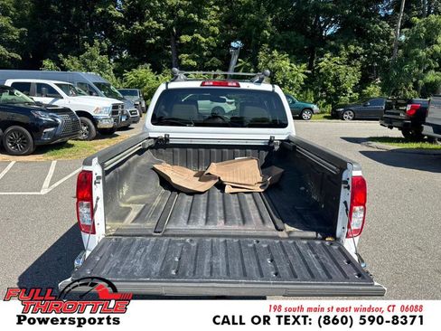 Used 2011 Nissan Frontier SL w/ Moonroof Pkg image 9