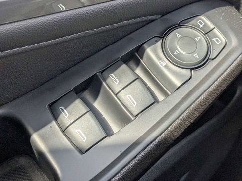 Used 2023 Chevrolet Traverse LT FWD image 27