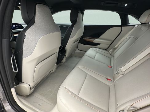 Used 2023 Lucid Air Touring AWD/4WD image 9