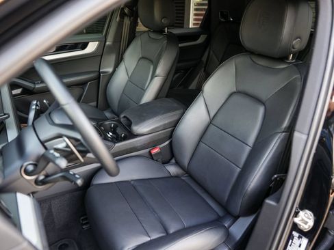 Certified 2024 Porsche Cayenne AWD/4WD image 5