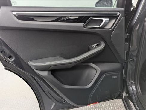 Used 2019 Porsche Macan image 14