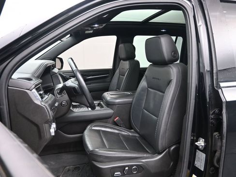 Used 2021 GMC Yukon XL Denali w/ Advanced Technology Package image 27
