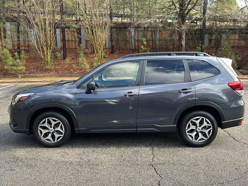 Used 2023 Subaru Forester Premium image 8