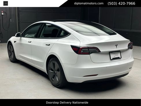 Used 2021 Tesla Model 3 Standard Range Plus image 5
