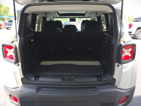 Used 2021 Jeep Renegade Latitude w/ Sun & Sound Group FWD image 20