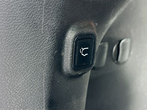 Used 2019 Jeep Cherokee Limited AWD/4WD image 28