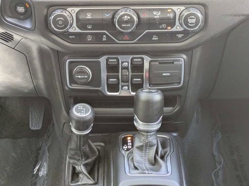 Used 2024 Jeep Wrangler Unlimited Sport AWD/4WD image 19