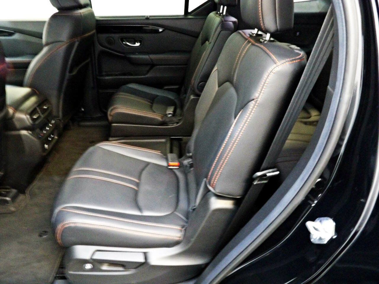 Used 2025 Honda Pilot TrailSport image 10