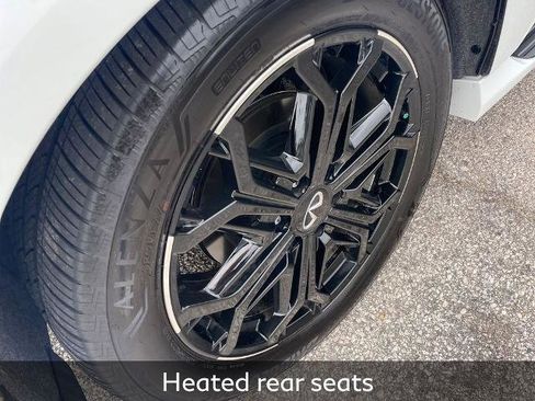 Certified 2026 INFINITI QX80 4WD image 10