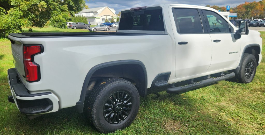 Used 2024 Chevrolet Silverado 2500 LTZ w/ LTZ Plus Package AWD/4WD image 4