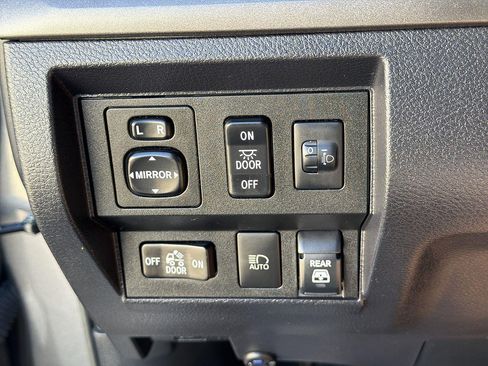 Used 2021 Toyota Tundra SR5 AWD/4WD image 15