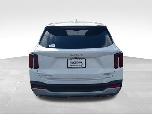 Certified 2024 Kia Sorento LX FWD image 4