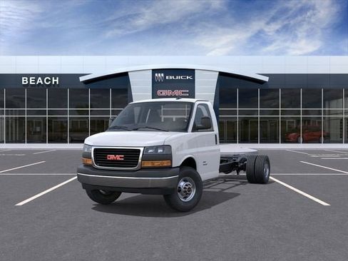 New 2026 GMC Savana 4500 w/ Power Convenience Package RWD image 8