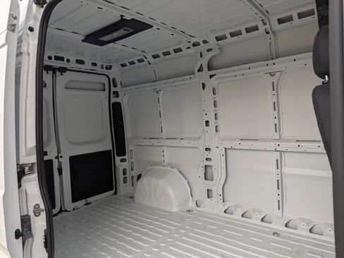 New 2026 RAM ProMaster 1500 w/ Quick Order Package 22G SLT image 13