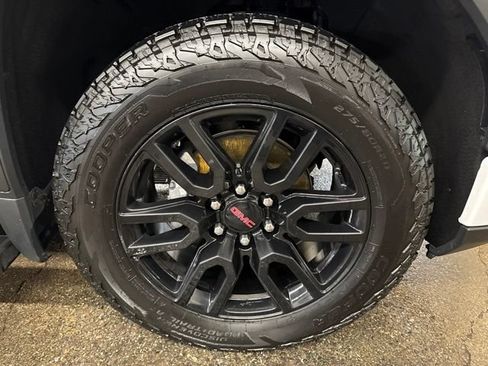 Used 2023 GMC Sierra 1500 Elevation AWD/4WD image 9