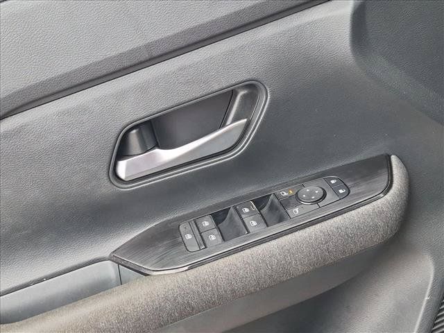 Used 2026 Nissan Kicks SV w/ SV Premium Package FWD image 7