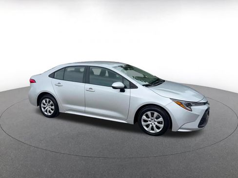 Used 2025 Toyota Corolla LE FWD image 2