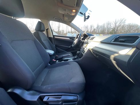 Used 2016 Volkswagen Passat 1.8T S image 9