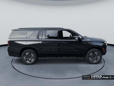 Used 2025 Chevrolet Suburban Z71 image 4